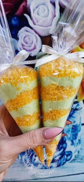 "Loose-powder bath bombs and bath foam" masterclass